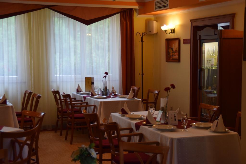 Hotel Lukacs Superior Казинцбарцика Экстерьер фото