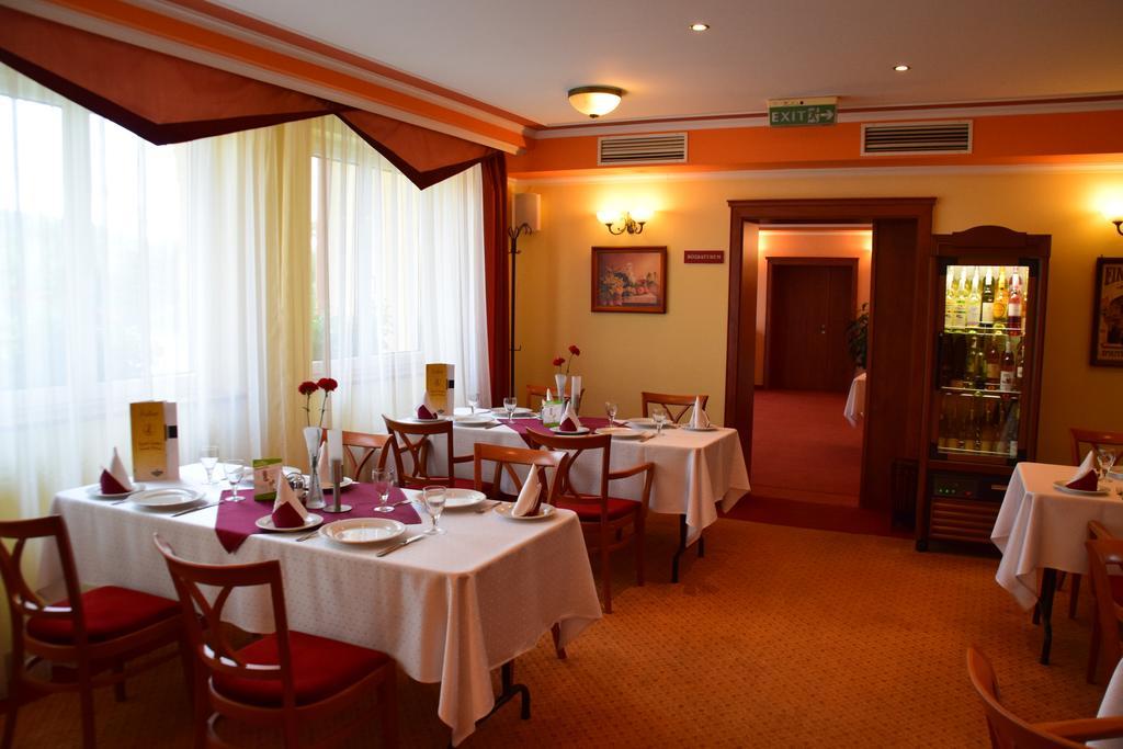 Hotel Lukacs Superior Казинцбарцика Экстерьер фото