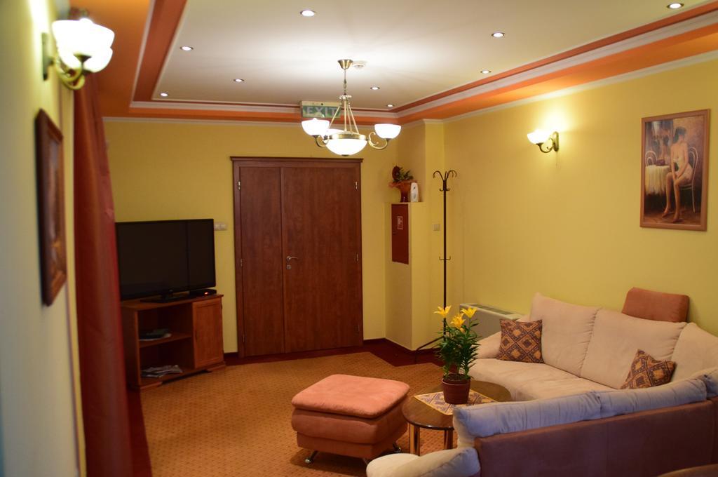 Hotel Lukacs Superior Казинцбарцика Экстерьер фото