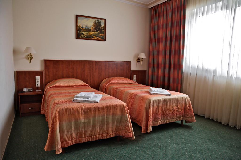 Hotel Lukacs Superior Казинцбарцика Номер фото