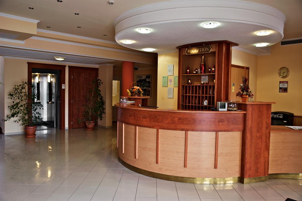 Hotel Lukacs Superior Казинцбарцика Экстерьер фото