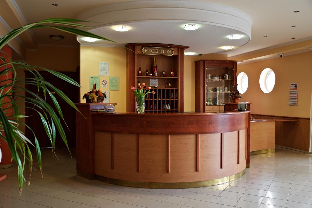 Hotel Lukacs Superior Казинцбарцика Экстерьер фото