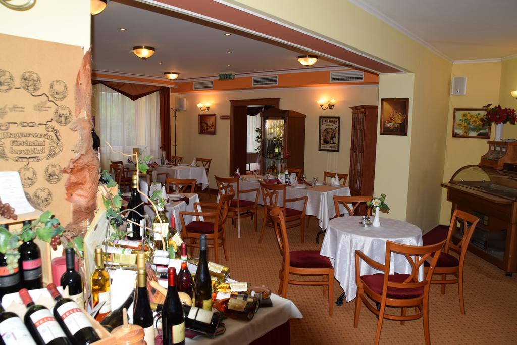Hotel Lukacs Superior Казинцбарцика Экстерьер фото