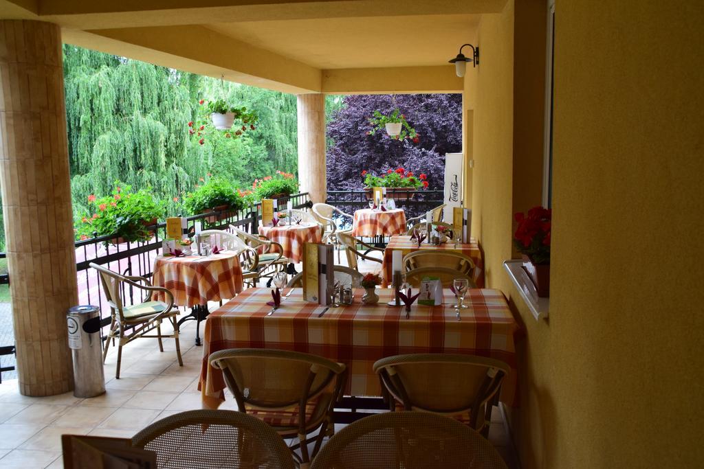 Hotel Lukacs Superior Казинцбарцика Экстерьер фото