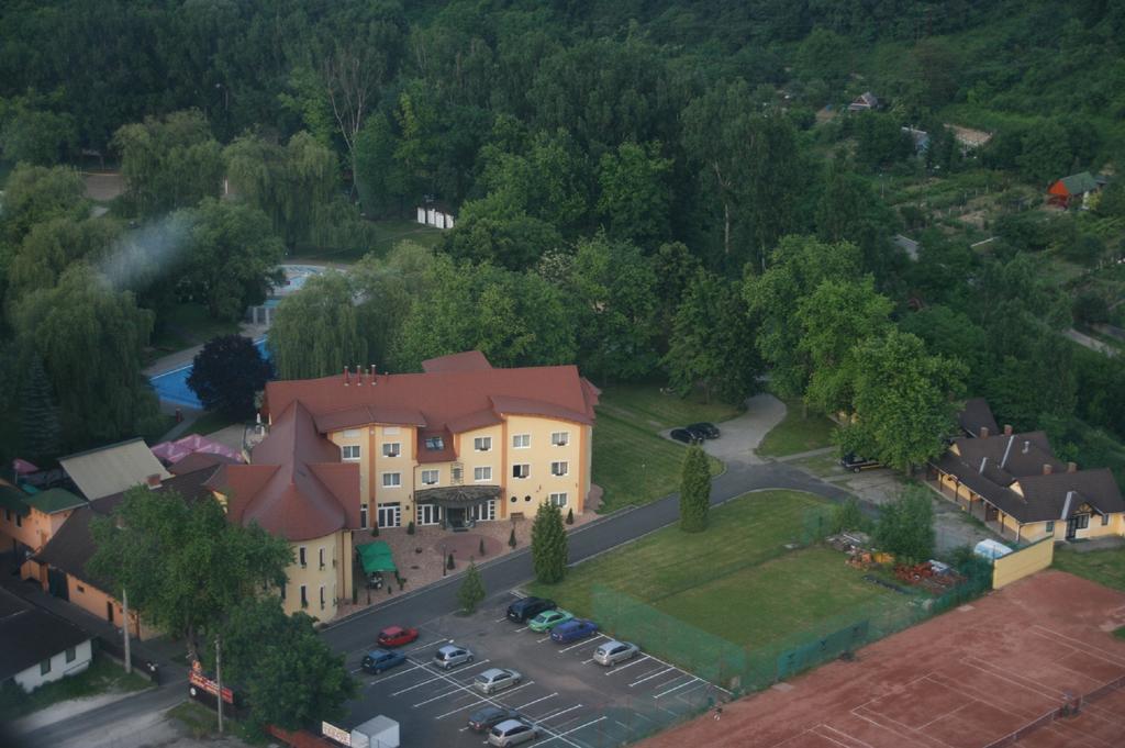 Hotel Lukacs Superior Казинцбарцика Экстерьер фото